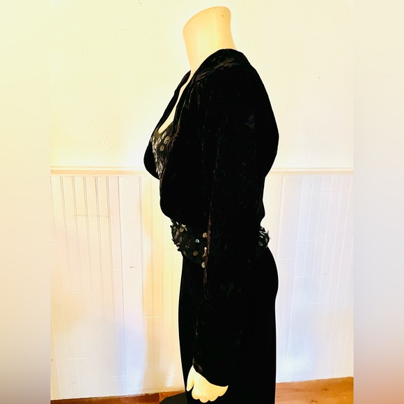 Vintage Black Velvet Jacket cropped cardigan shrug jacket with shoulder pads - Picture 4 of 6